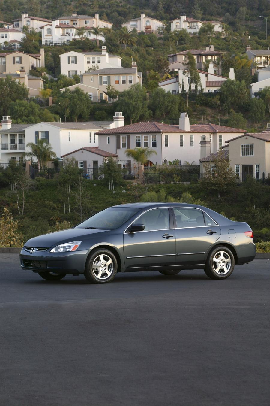  Honda Accord Hybrid America 2005 года  (фото 28 из 69)